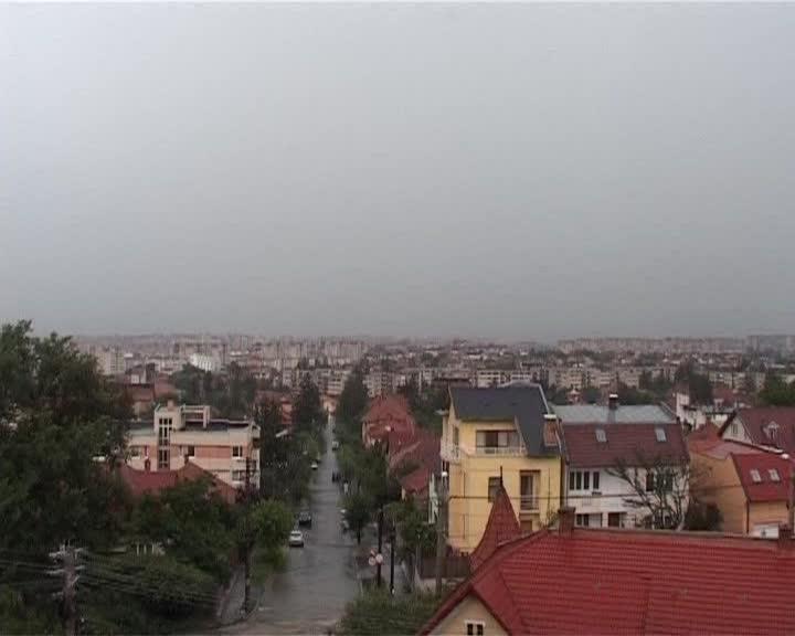 Vremea se răceşte brusc. Ce prognoză are Agenţia Meteo