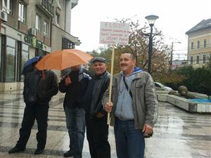 Protest anemic la Prefectură. Ce revendică sindicaliştii VIDEO