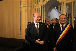 După întâlnirea lui Boc cu Băsescu, consilierii locali din Opoziţie îl somează să rămână la Cluj