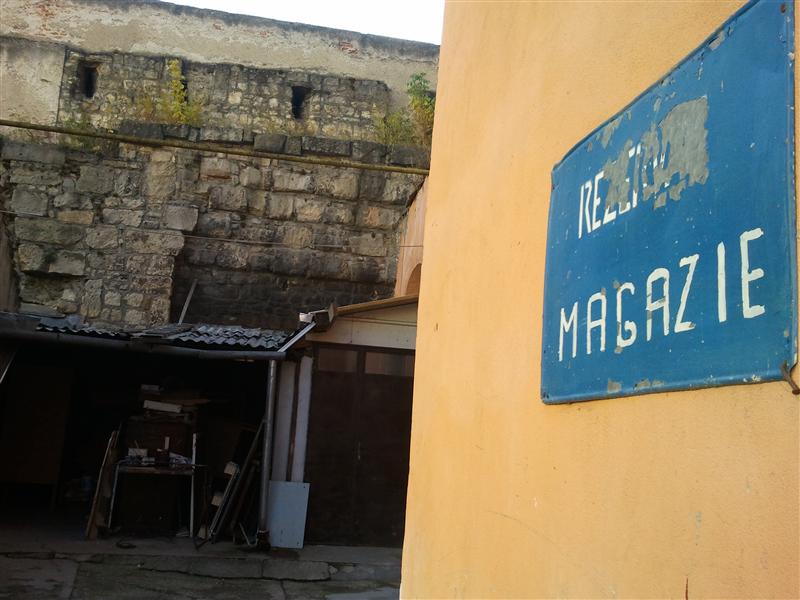 Zidul ascuns al cetăţii Clujului: apărarea veche de 8 secole a oraşului, ascunsă în funduri de curţi 