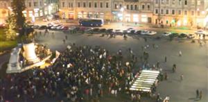 Peste 2.000 de oameni protestează pentru Roşia Montană în centrul Clujului VIDEO