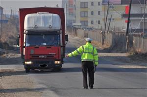 Peste 500 de amenzi date de poliţişti în două zile
