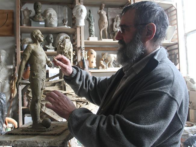 „U” a împlinit 94 de ani, iar fanii pregătesc un moment emoţionant: Se dezveleşte statuia căpitanului Mircea Luca