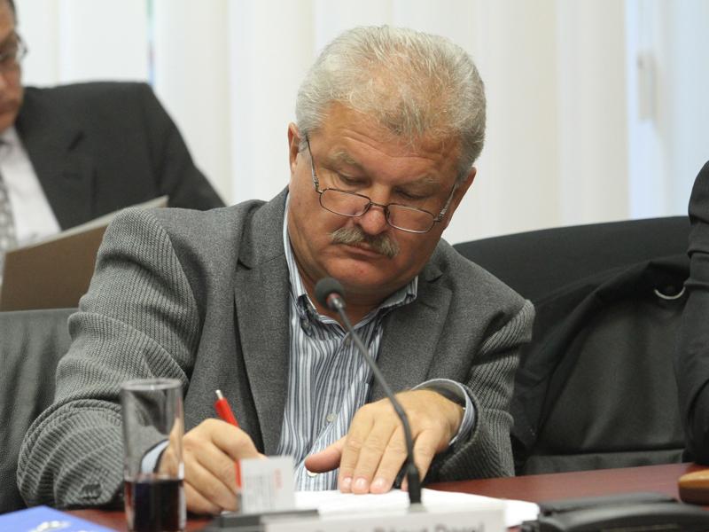 Modelul „Ciocu' mic, că noi suntem la putere!