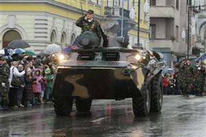 Paradă militară de 1 Decembrie, în centrul Clujului 