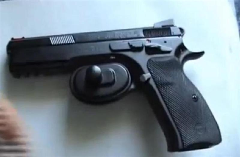 A ameninţat cu un pistol, într-un magazin alimentar din Cluj