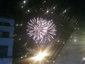 Cluj.rar: s-au călcat în picioare ca să vadă artificiile. Un cărucior de copil a făcut crowdsurfing VIDEO