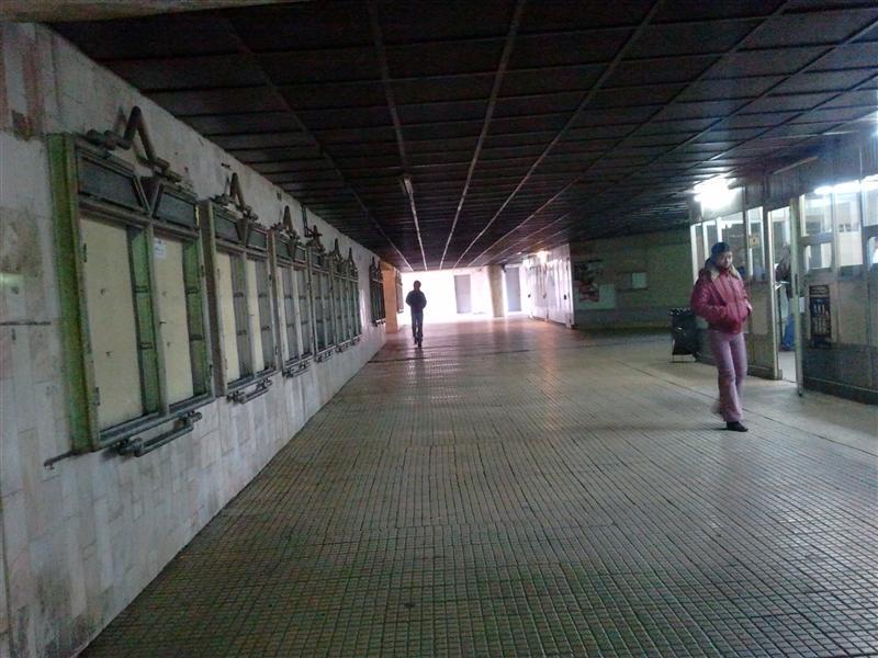 Primăria vrea pasaj pietonal pe sub gară, costă 5,2 milioane de lei. Pasajul Gării, decrepit şi sordid, aşteaptă o găleată de var VIDEO