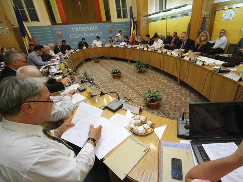 Scandal în Consiliul Local. Boc, la cuţite cu consilierii locali USL VIDEO