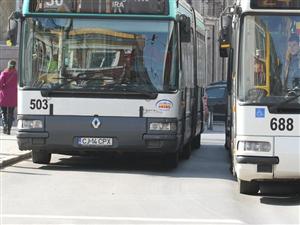 Copil de 6 ani, vinovat că s-a rănit în autobuz după ce şoferul a frânat brusc