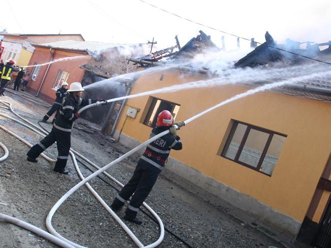Zeci de oameni au murit în 2013 din cauza incendiilor provocate de coşurile de fum. Ce recomandări dă E.On Gaz