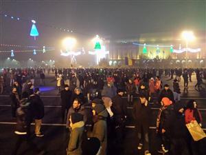 Protest faţă de modificările aduse Codului Penal. Manifestanţii au spart cordoanele de jandarmi şi merg spre Guvern