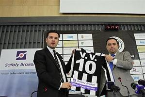 Un broker de asigurări din Bucureşti, noul sponsor al Universităţii
