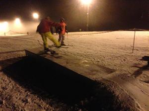 Primul snowpark din Cluj, amenajat pe pârtia din Feleacu, se deschide în weekend