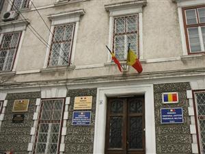 Acuzat că şi-a băgat în buzunar fonduri europene pentru romi