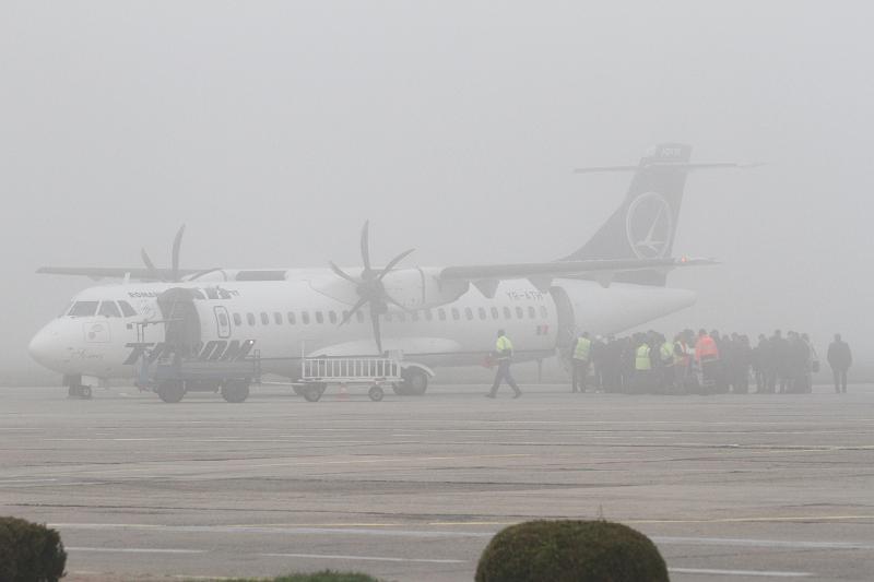 Sute de persoane, blocate pe aeroportul din Cluj