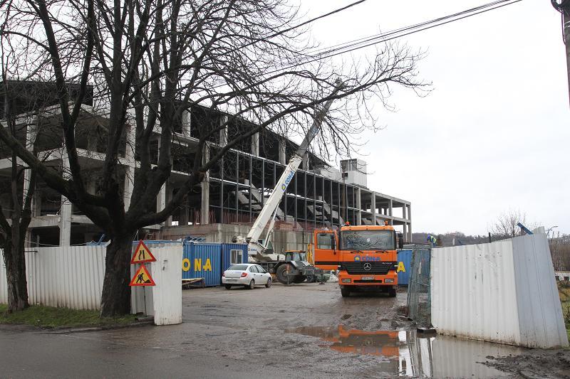 Ambiţia lui Apostu, pusă în operă de Boc