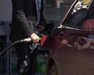 Suspecţi de furt de combustibil, prinşi în flagrant de poliţişti