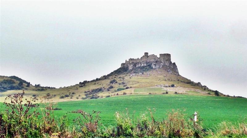 Castelul uriaşilor de pe meleagul ţipţerilor