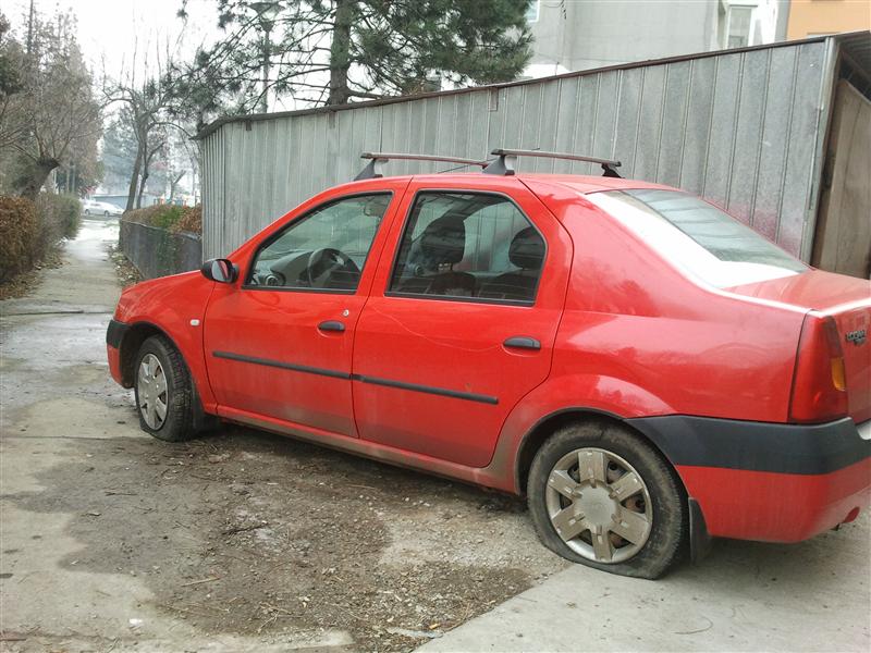 Mănăşturul sălbatic: au ieşit la spart roţi. 14 maşini tăiate FOTO / VIDEO