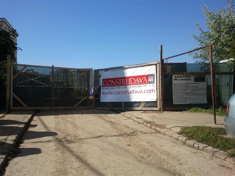 Parking-ul de pe cea mai aglomerată stradă a Clujului, blocat de insolvenţa constructorului