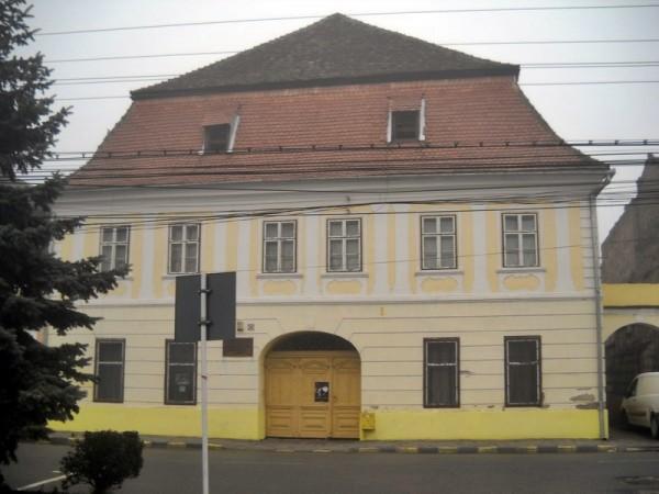 Pieton prin Sebeşul fără maşini