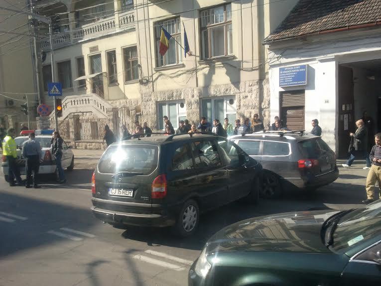 O persoană rănită într-un accident pe Moţilor