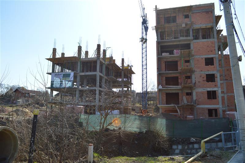 Prefectura vrea să doboare în instanţă superblocurile de pe Măceşului