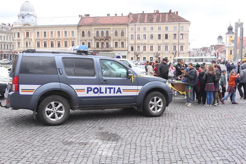 Paraşutişti înarmaţi au luat ostatici în centrul Clujului GALERIE FOTO/VIDEO
