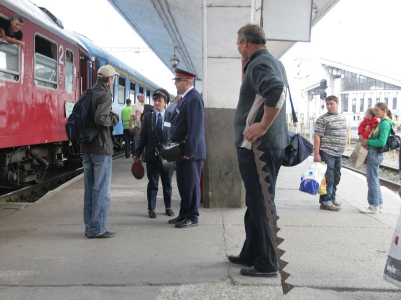 Cum modifică programul trenurilor trecerea la ora de vară