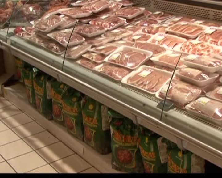 Lacăt pe un abator. Poliţiştii au confiscat 800 kg de carne