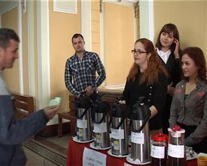 REALITATEA TV Cluj: Cum ajuţi studenţii orfani cu o cafea VIDEO
