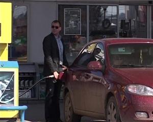 ACCIZA LUI PONTA Coadă la benzinăriile din Cluj VIDEO