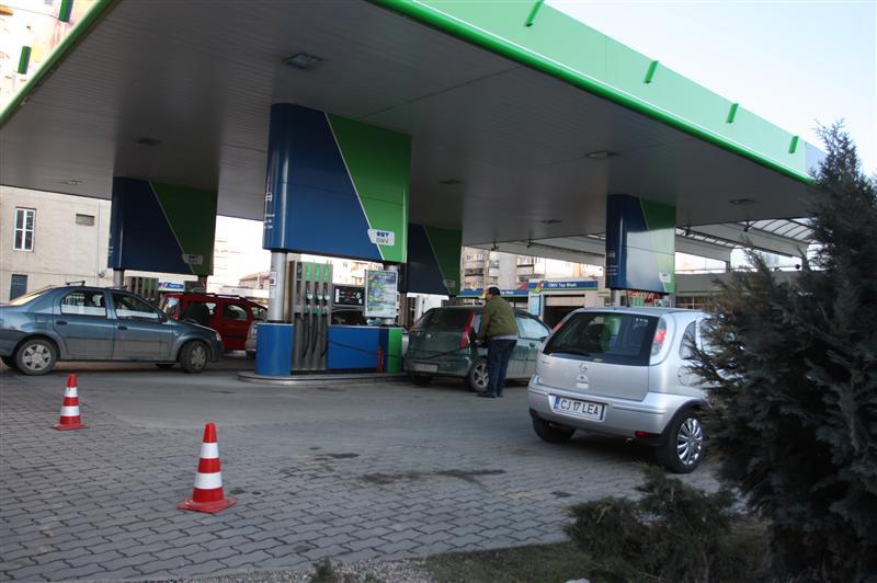 ACCIZA LUI PONTA FMI: Orice exceptare de la creşterea accizei la carburanţi trebuie compensată prin alte măsuri