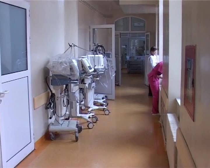 Drama sănătăţii: medicii resuscitează pacienţii pe tărgi VIDEO