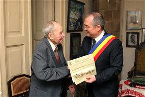 Centenarul artist Erdös Tibor, premiat de municipalitate VIDEO