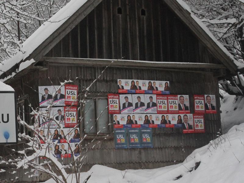 16 panouri pentru afişaj electoral, la Cluj VIDEO