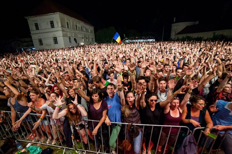 Se caută voluntari pentru Electric Castle. Ce trebuie să faci ca să te înscrii