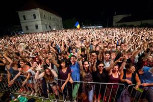 Se caută voluntari pentru Electric Castle. Ce trebuie să faci ca să te înscrii
