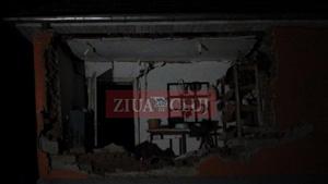 Explozie la o casă din Cluj: O femeie prinsă sub dărâmături a murit. Soţul ei, transportat la spital