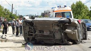 Accident spectaculos la ieşire din Dej: două maşini răsturnate şi patru răniţi