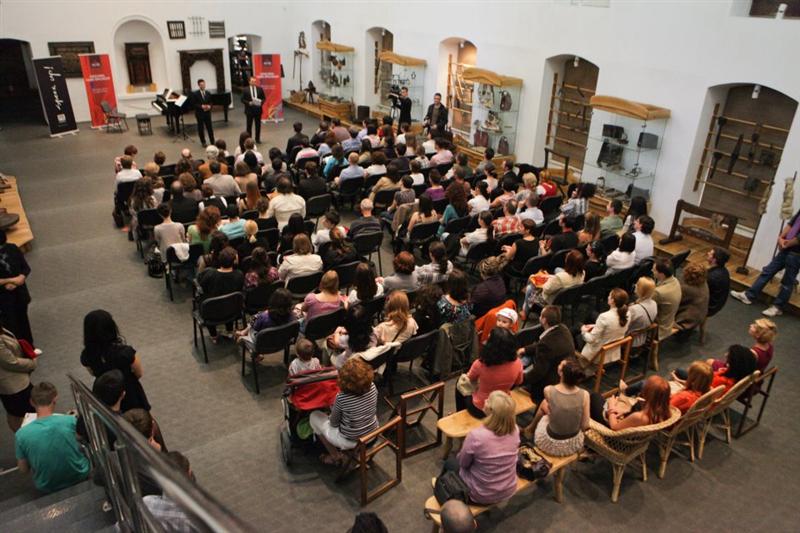 Concert caritabil pentru amenajarea unui loc de joacă la Pata Rât