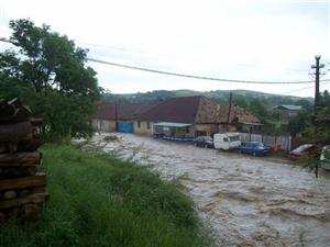 Pericol de inundaţii în toată ţara