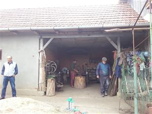 REPORTAJ Cu meseria asta umbli după potcoave de cai morţi, în zilele noastre GALERIE FOTO