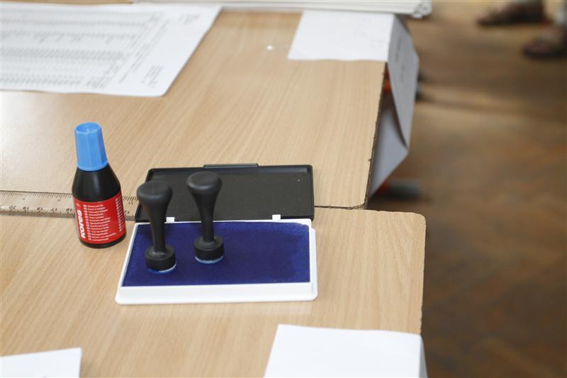 ALEGERI EUROPARLAMENTARE: Peste 18 milioane de români, aşteptaţi la urne