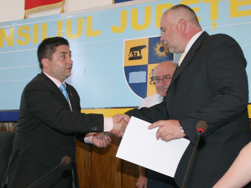 Unificarea dreptei a pornit după modelul „egalitate, dar nu pentru căţei”