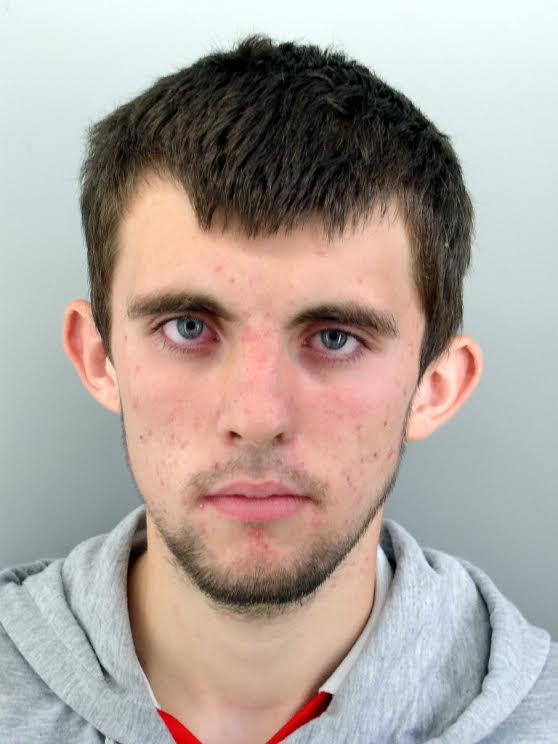 Un tânăr de 17 de ani a dispărut de acasă. L-aţi văzut?