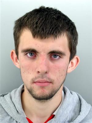 Un tânăr de 17 de ani a dispărut de acasă. L-aţi văzut?