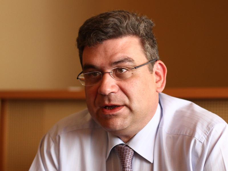 Intelectualii lui Băsescu, geloşi pe Elena Udrea
