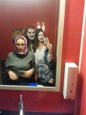 Ghid de actor amator. Secrete din culisele a două trupe de teatru clujene 